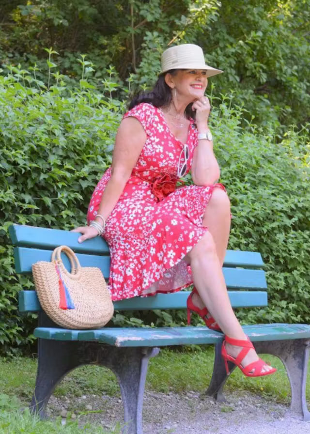 <h2>CUSTOMERS LOVE SAVANNAH BOUTIQUE</h2>